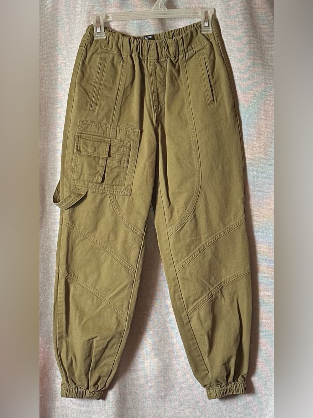 Forever 21•cargo joggers•small•olive green•utility•pockets•elastic•hammer loop